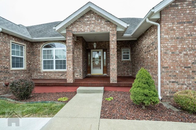 entrance to property featuring covered porch