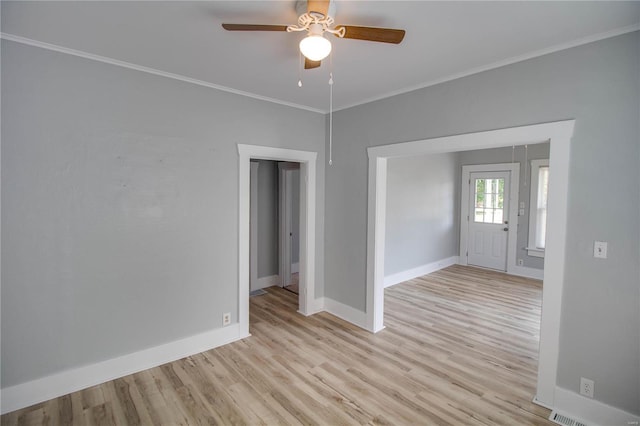 unfurnished room featuring light wood-type flooring, ceiling fan, and ornamental molding