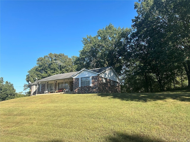 view of front of house featuring a front yard