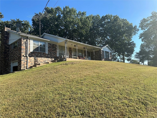 ranch-style house featuring a front lawn