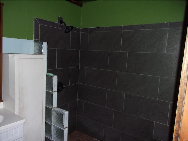 bathroom featuring vanity and tiled shower