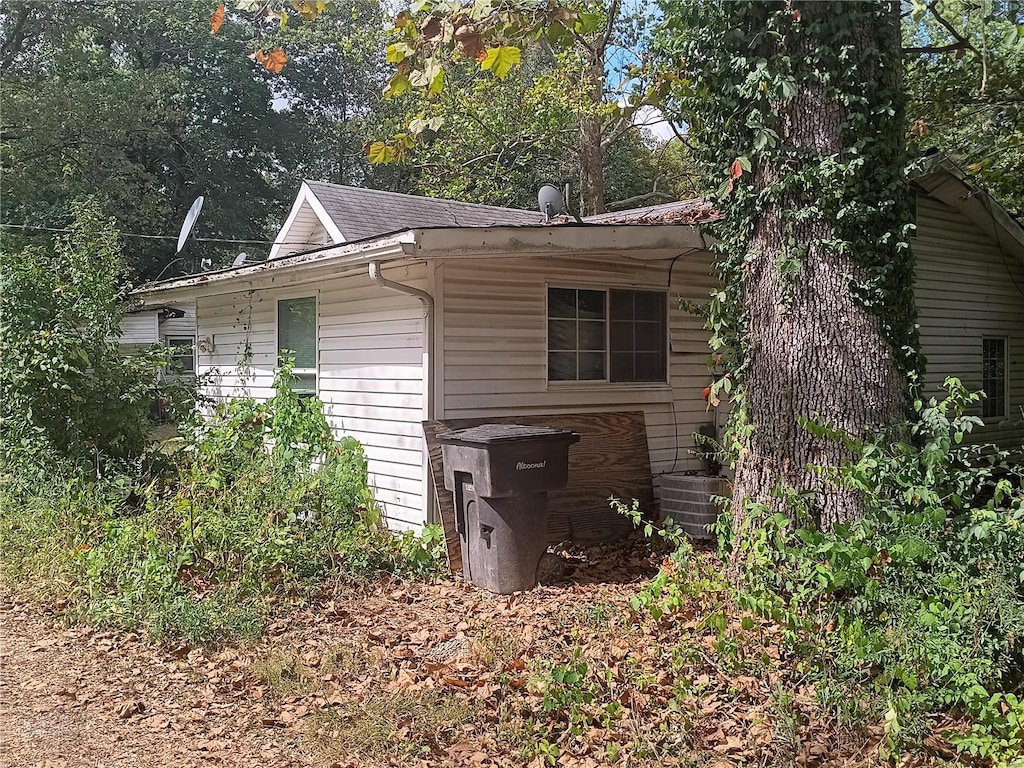 view of outdoor structure with central AC unit