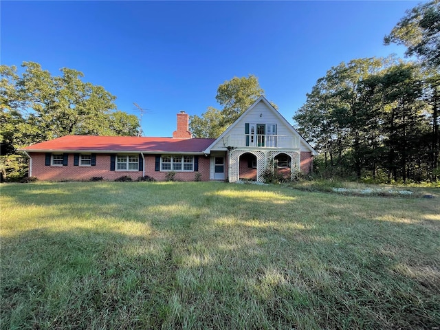 view of front of home featuring a front lawn