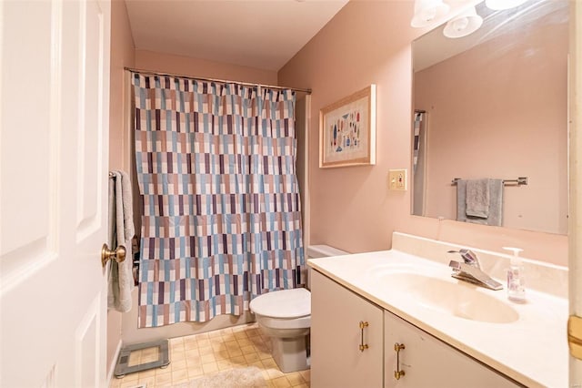 full bathroom featuring vanity, toilet, and shower / tub combo with curtain