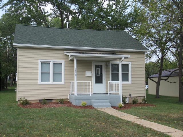 view of front facade with a porch and a front yard