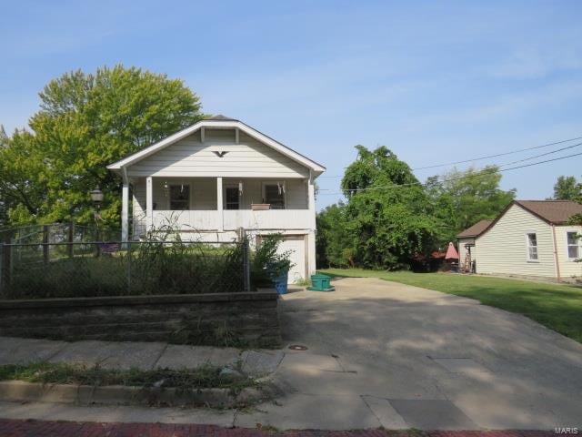 view of front facade featuring a porch