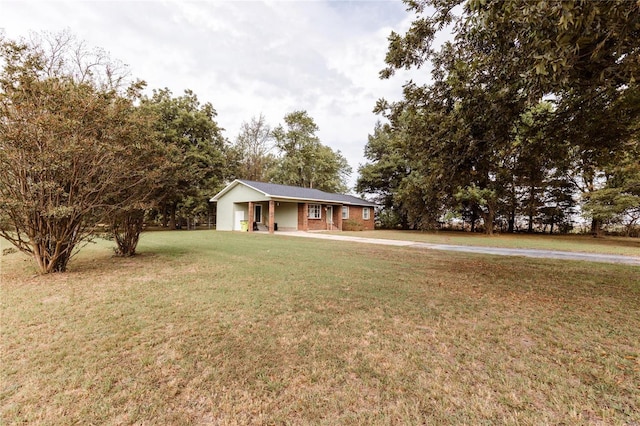 view of front of house featuring a front yard