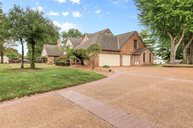 view of front facade featuring a front yard and a garage