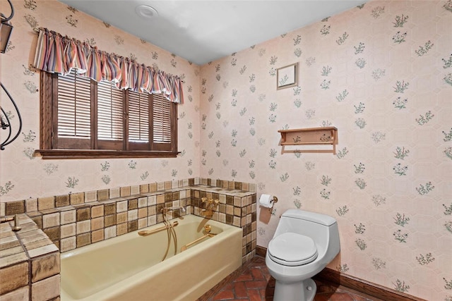 bathroom featuring toilet and a washtub