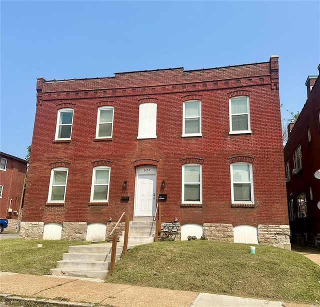 view of front of home with a front lawn