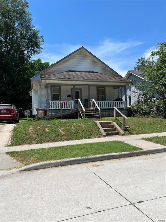 view of front facade with covered porch