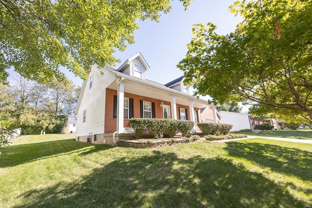 view of front facade featuring a front yard