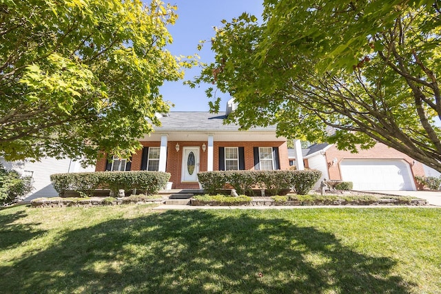 view of front of property featuring a front lawn and a garage