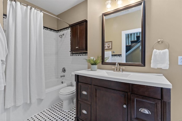 full bathroom featuring vanity, toilet, and shower / bath combo