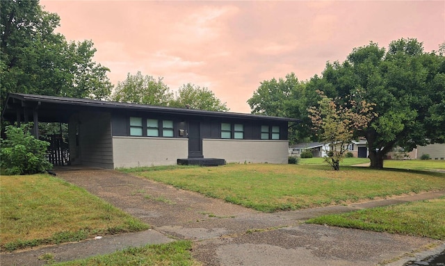 view of front of house featuring a yard and a carport