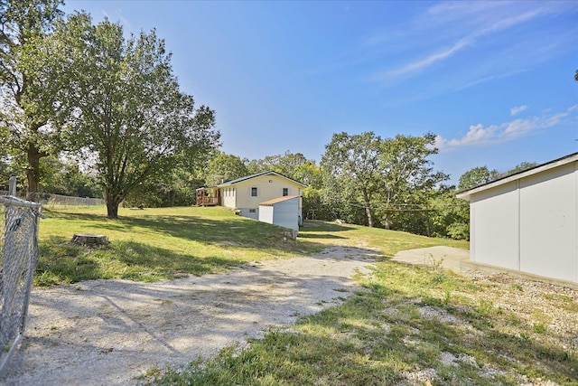 view of yard with an outdoor structure