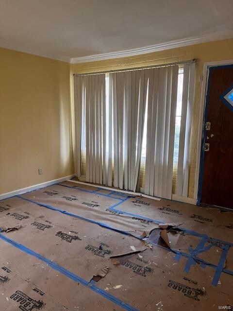 empty room with ornamental molding