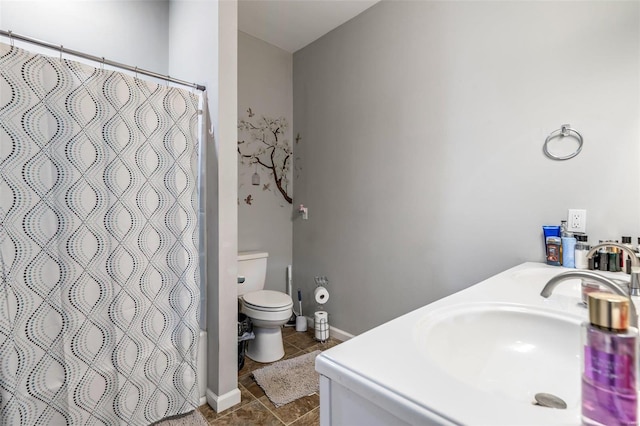 bathroom featuring curtained shower, vanity, and toilet