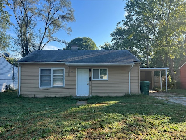 view of front facade featuring a carport and a front yard