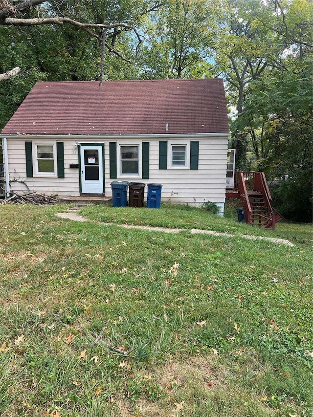 view of front of home featuring a front yard