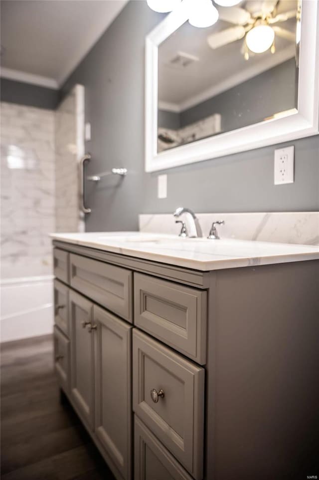 bathroom with ceiling fan, vanity, a bathtub, and hardwood / wood-style floors