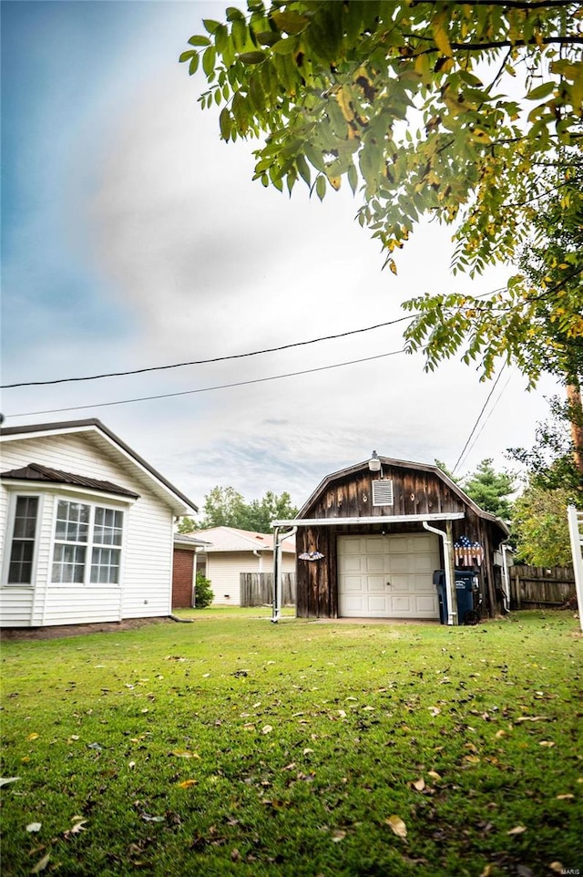 view of yard with an outdoor structure and a garage