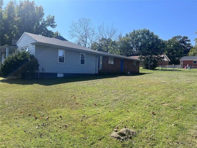 exterior space featuring a lawn