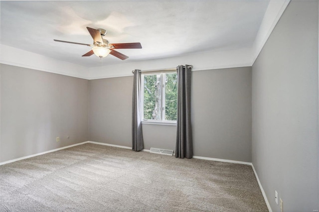 unfurnished room featuring ceiling fan and carpet