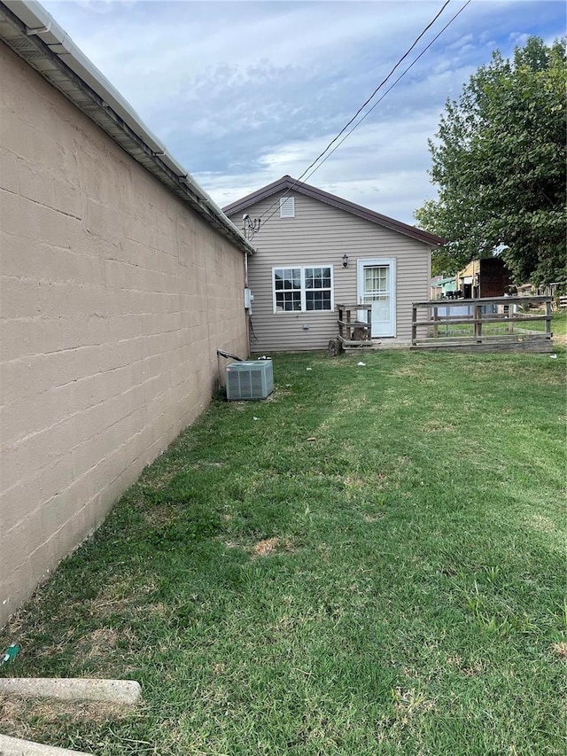 view of yard with cooling unit