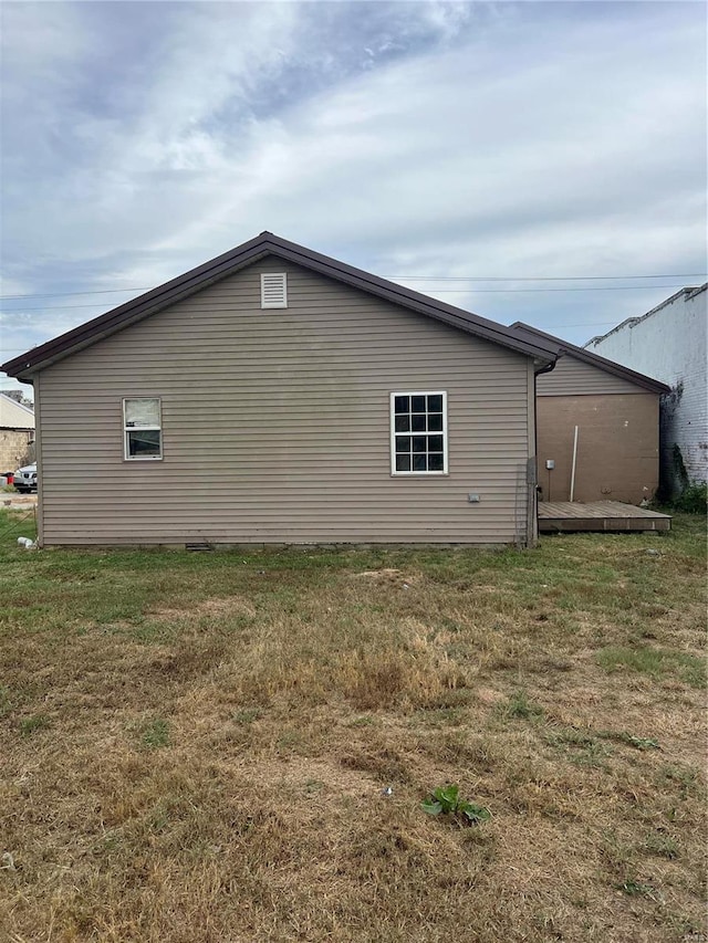 view of side of property featuring a yard