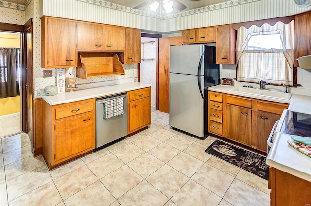 kitchen featuring light tile patterned floors, stainless steel appliances, ceiling fan, and sink