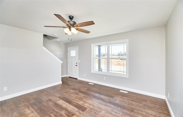 entrance foyer featuring visible vents, wood finished floors, a ceiling fan, and baseboards