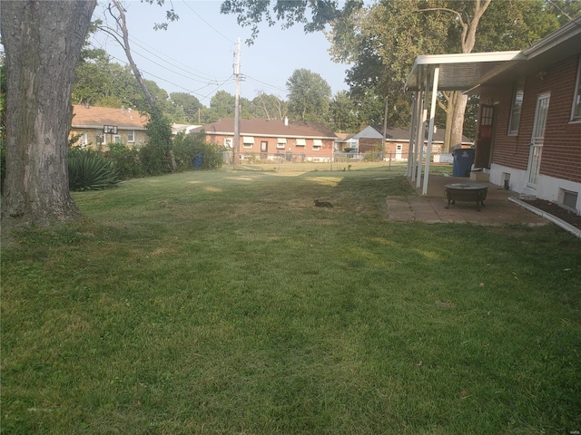 view of yard featuring a patio area