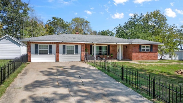 ranch-style house featuring a front lawn