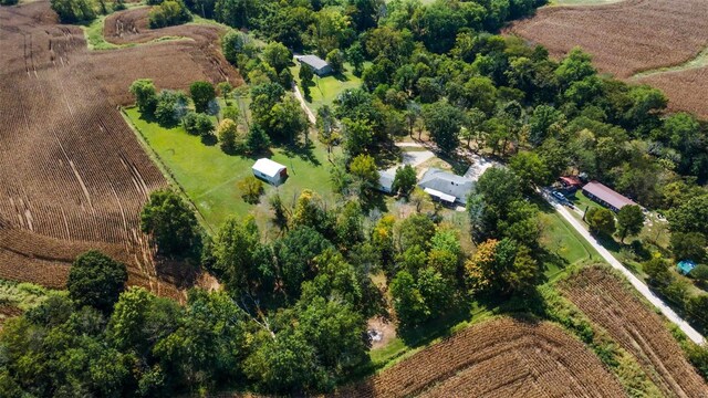 birds eye view of property featuring a rural view