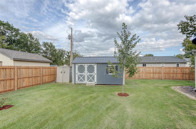 view of yard with a storage shed