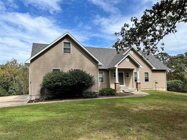 view of front of house featuring a front yard