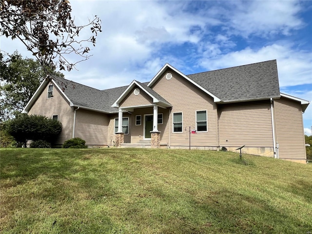 view of front of home featuring a front lawn