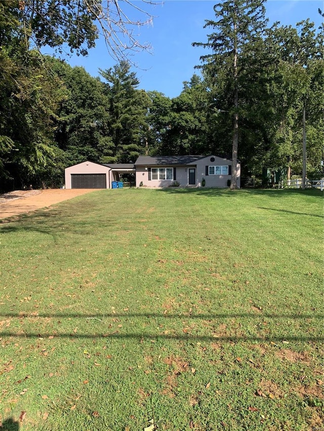 view of yard with an outdoor structure and a garage