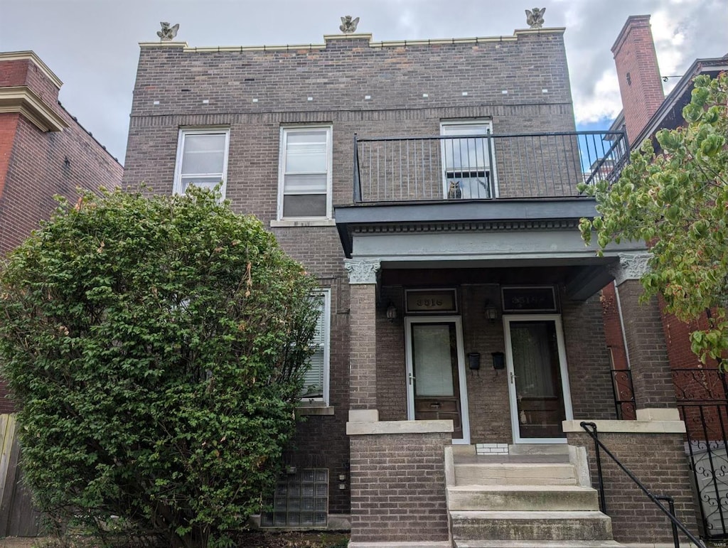 view of front of property with a balcony and central AC