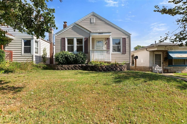 view of front facade with a front yard