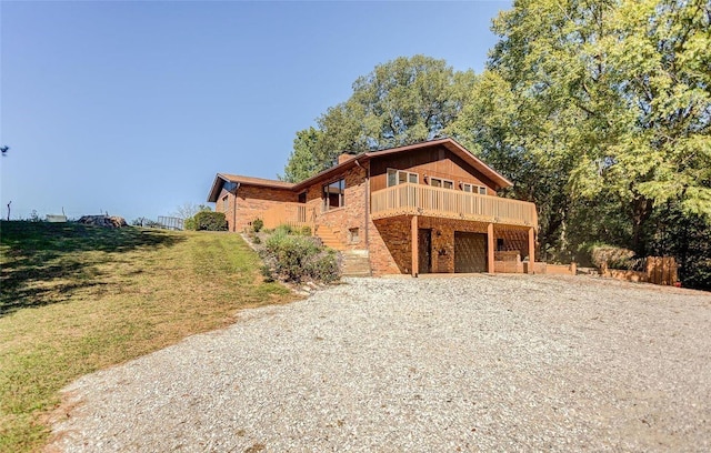 view of front of home featuring a front yard