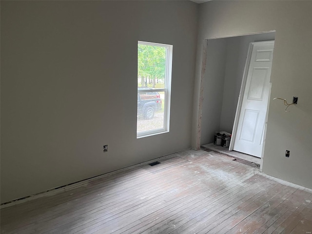 unfurnished room featuring light hardwood / wood-style flooring