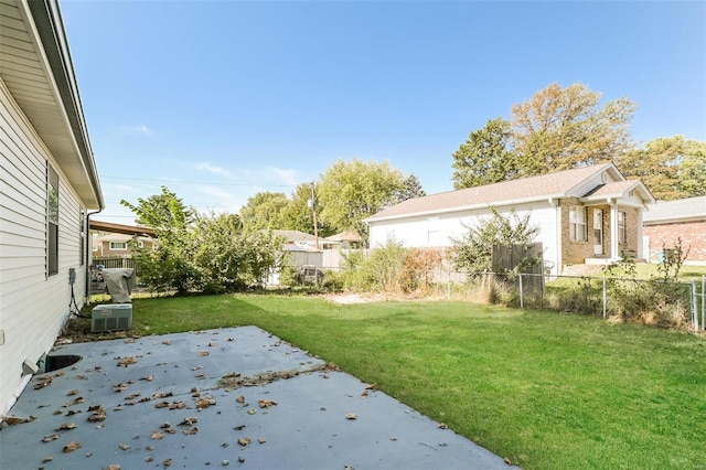 view of yard featuring a patio area