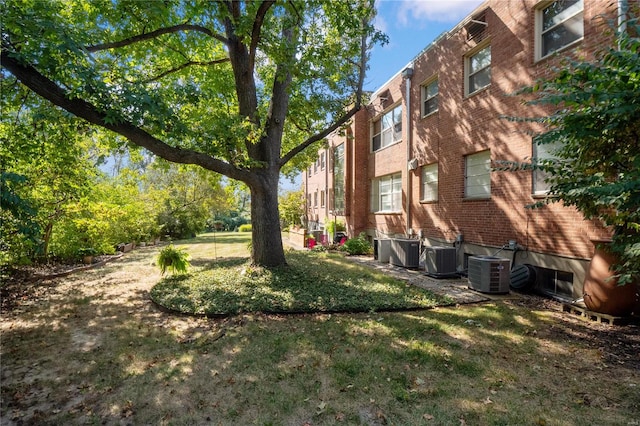 view of yard featuring cooling unit