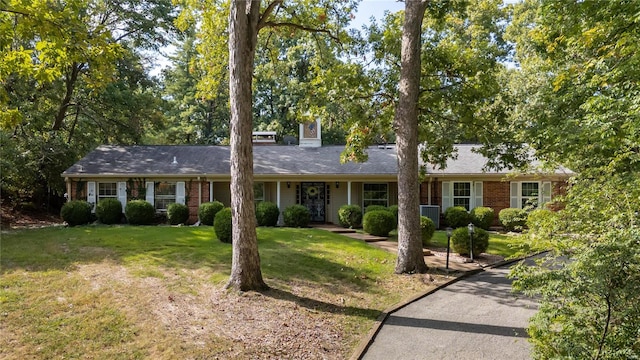 ranch-style house with a front lawn