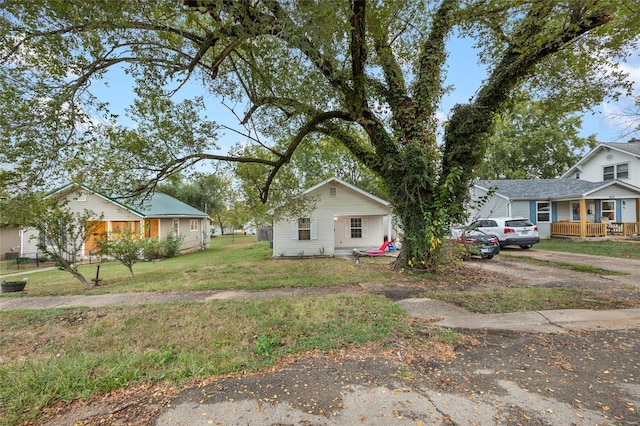 view of front of property with a front lawn