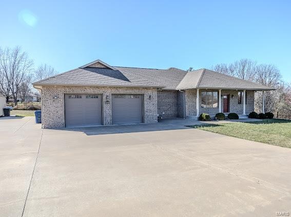 view of front facade with a garage