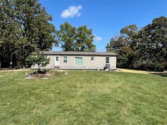 back of house featuring a yard