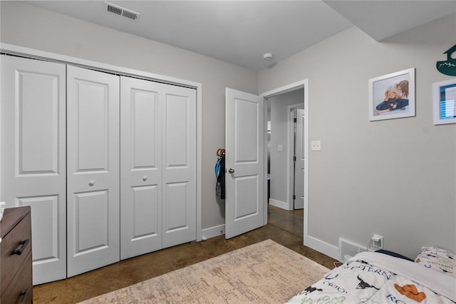 bedroom featuring a closet